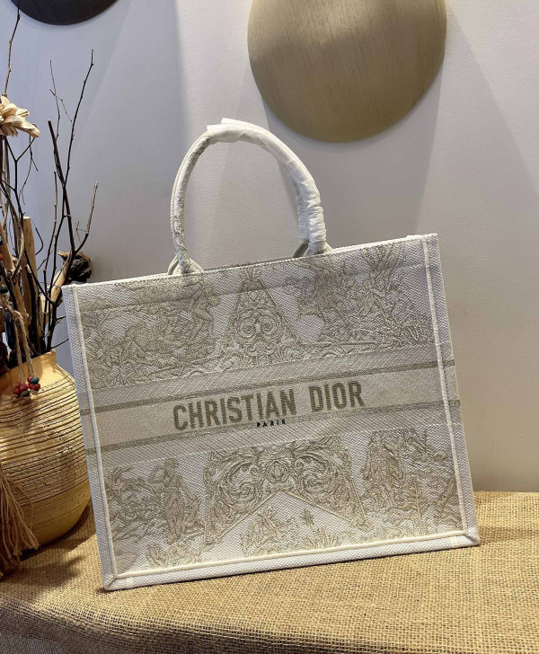 large D*or book tote