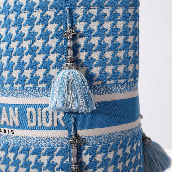 D*or d-bubble bucket bag