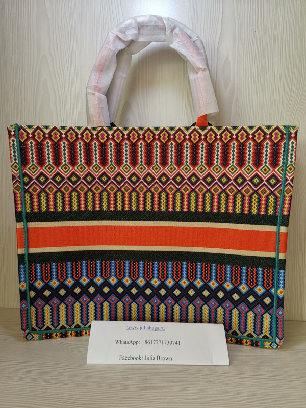 large D*or book tote