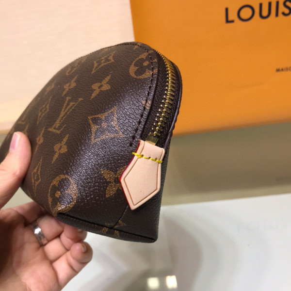 l**is V*t*n cosmetic pouch