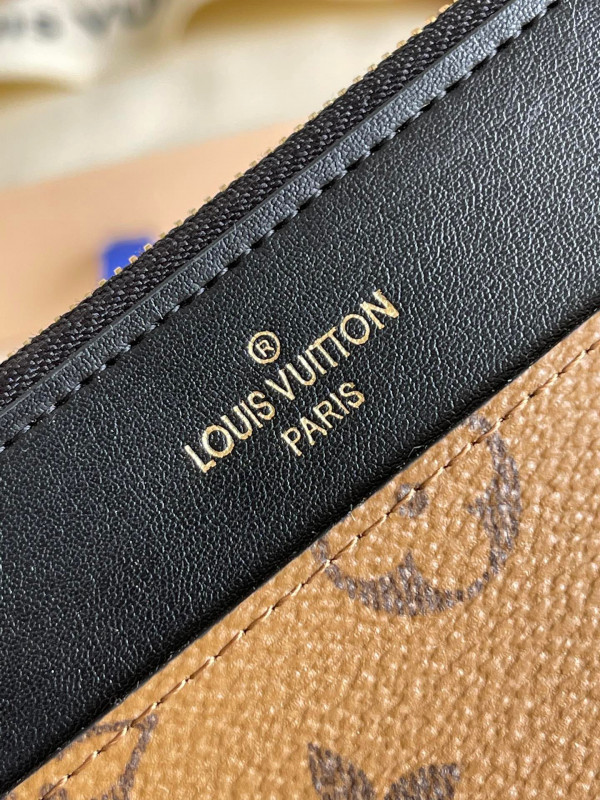 l**is V*t*n slim purse