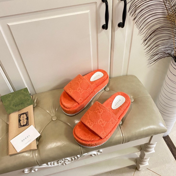 G*u*i gg platform sandal