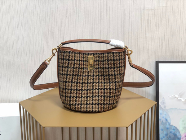 Ce**e teen bucket 16