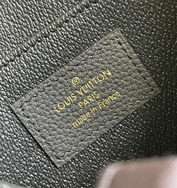 l**is V*t*n pochette voyage