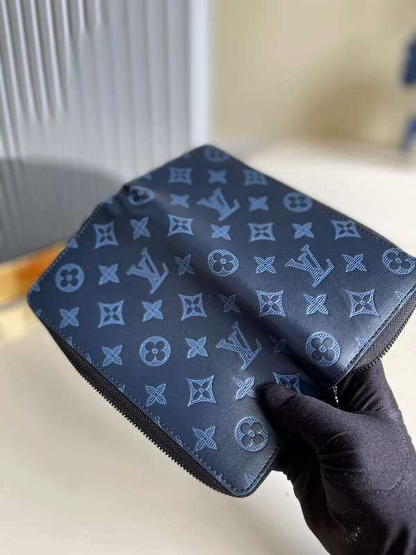 l**is V*t*n zippy wallet