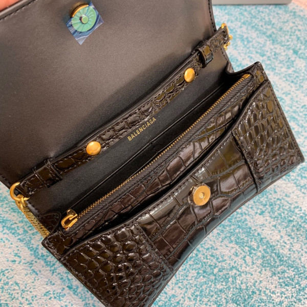 Ba*len*cia*ga hourglass wallet on chain
