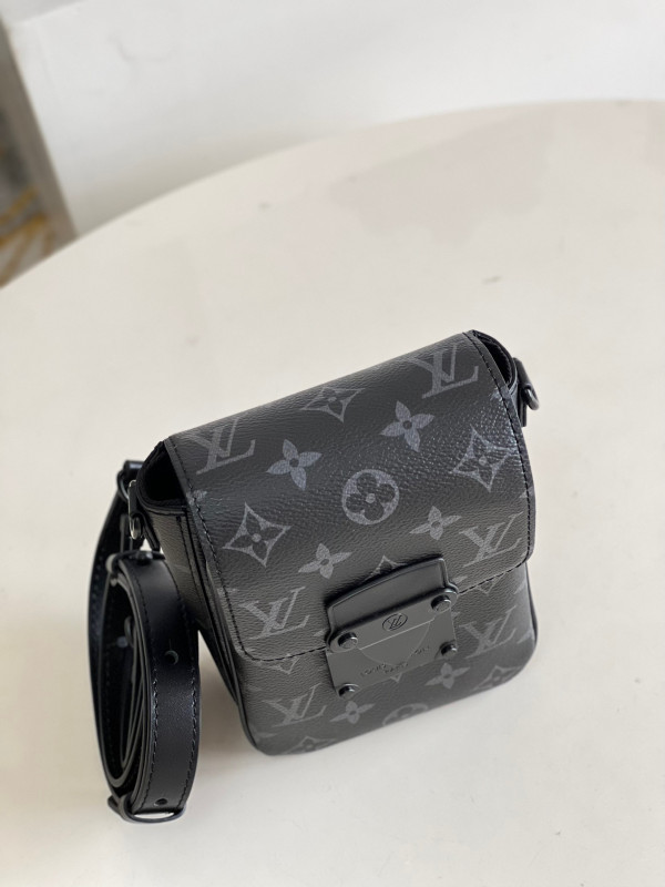 l**is V*t*n s-lock vertical wearable wallet