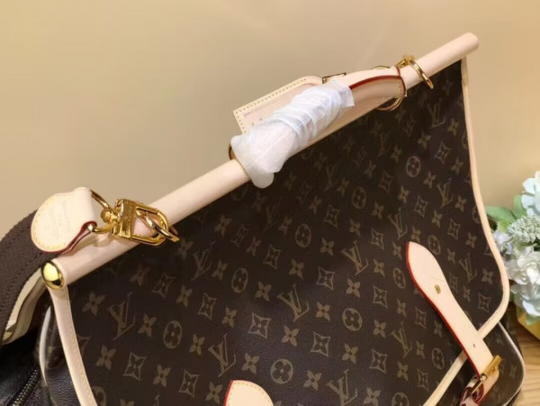 l**is V*t*n hunting bag