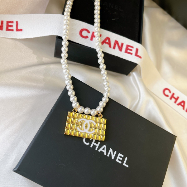 CL NECKLACE