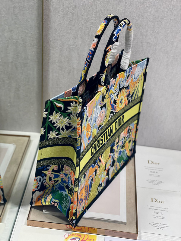 large D*or book tote