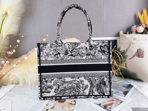D*or book tote