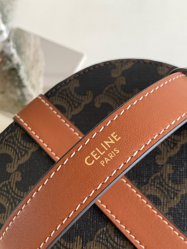 Ce**e vanity case in triomphe