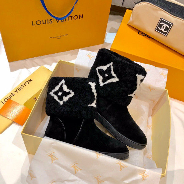 l**is V*t*n boots