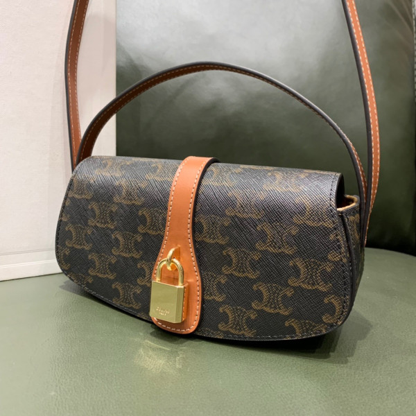 Ce**e clutch on strap