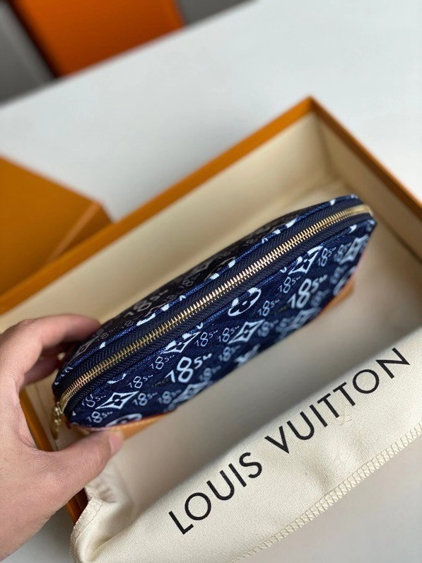 l**is V*t*n since 1854 cosmetic pouch pm
