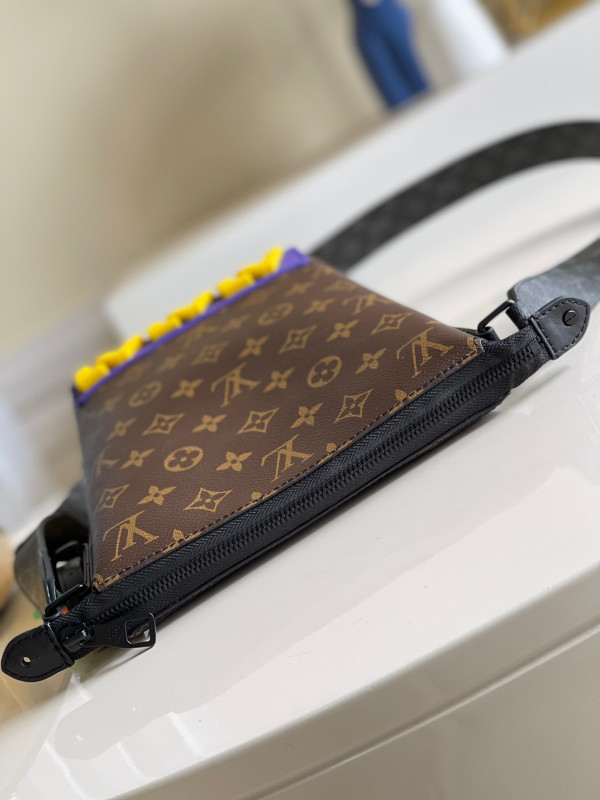 l**is V*t*n cruiser messenger
