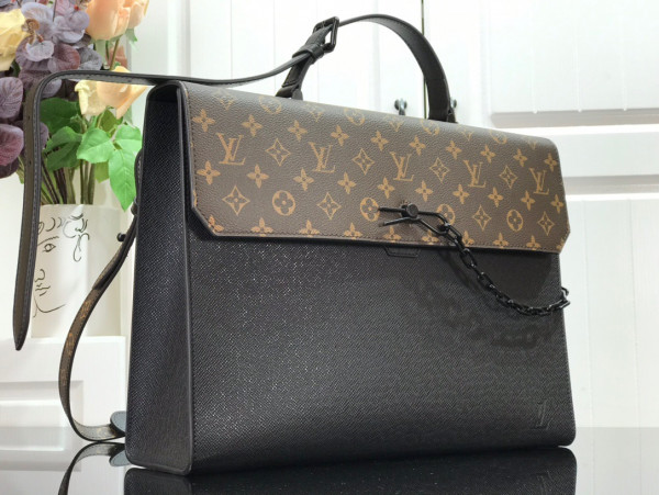 l**is V*t*n robusto briefcase