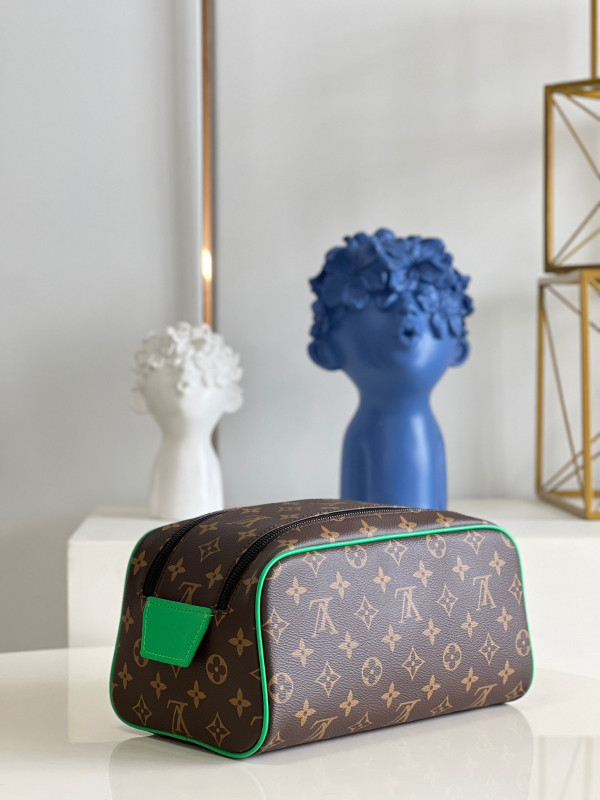 l**is V*t*n dopp kit toilet pouch