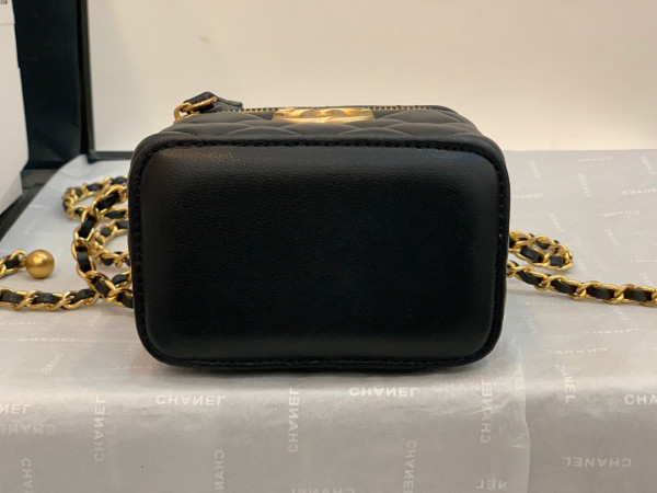 CL SMALL VANITY WITH CHAIN