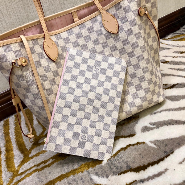 l**is V*t*n neverfull mm