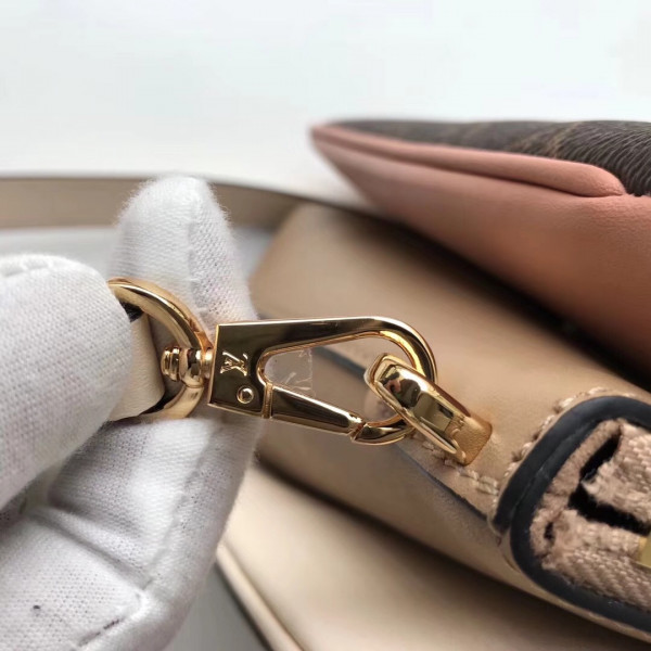 l**is V*t*n saintonge millefeuille m44255 camera shoulder bag