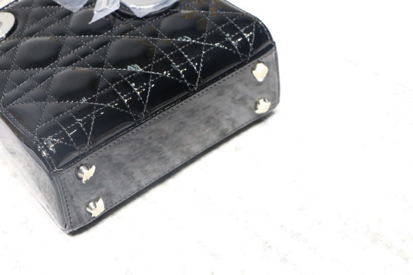 lady D*or mini with cow patent leather