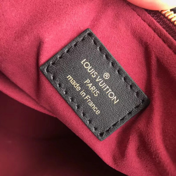 l**is V*t*n v tote mm