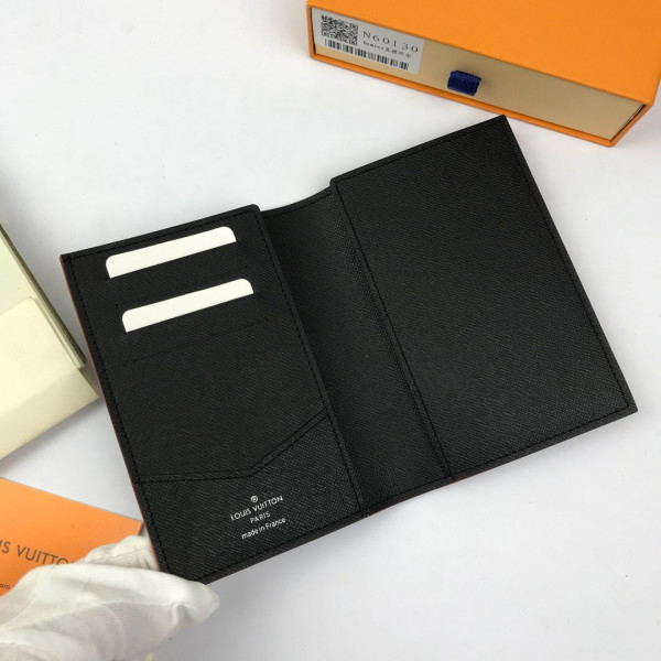 l**is V*t*n passport cover