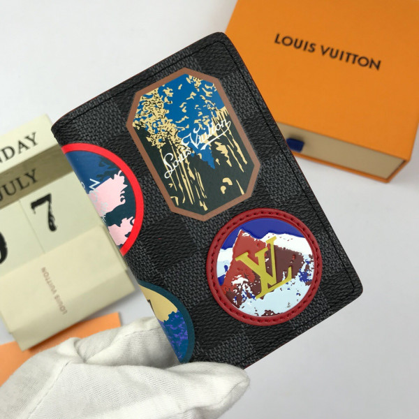 l**is V*t*n passport cover