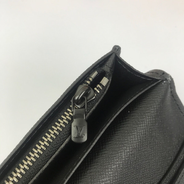 l**is V*t*n brazza wallet