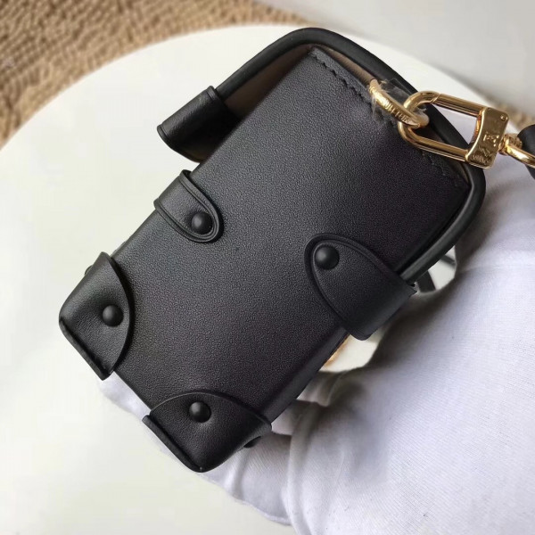 l**is V*t*n trunk clutch petite malle