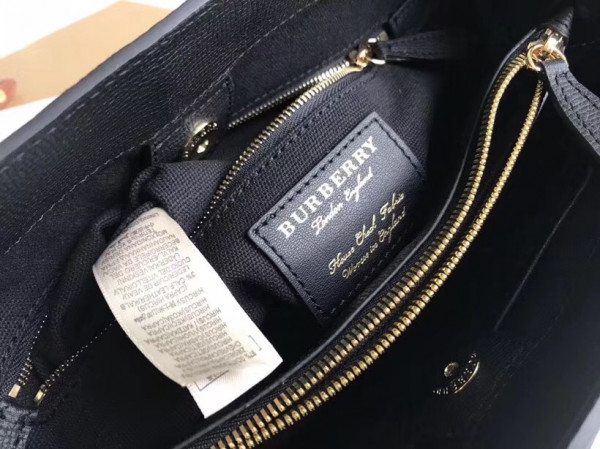 B**rry the medium banner in leather and house check