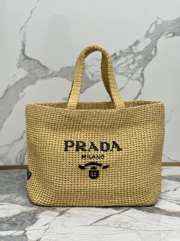 Pra*a crochet tote bag