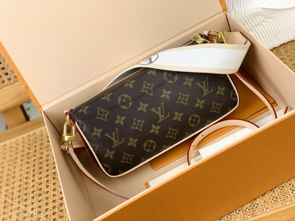 l**is V*t*n vibe bag-25*15*8cm