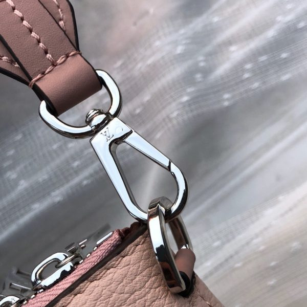 l**is V*t*n haumea bag