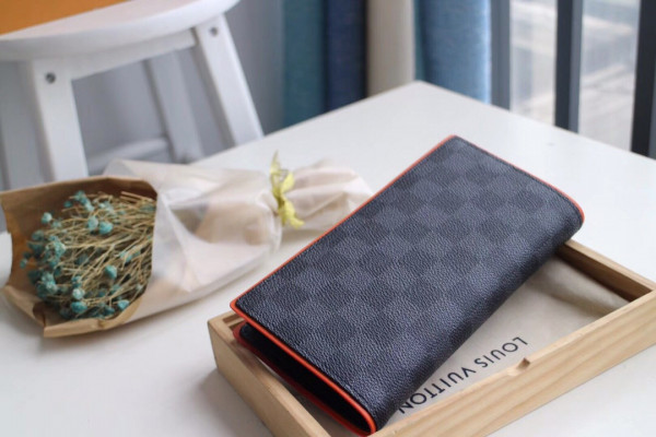 l**is V*t*n brazza wallet