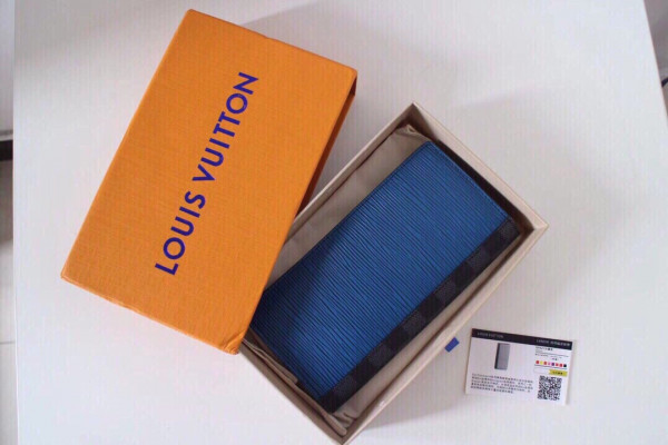 l**is V*t*n brazza wallet