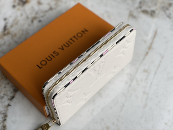 l**is V*t*n zippy wallet