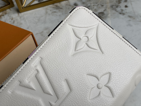 l**is V*t*n zippy wallet