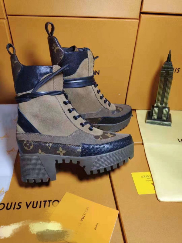 l**is V*t*n boots