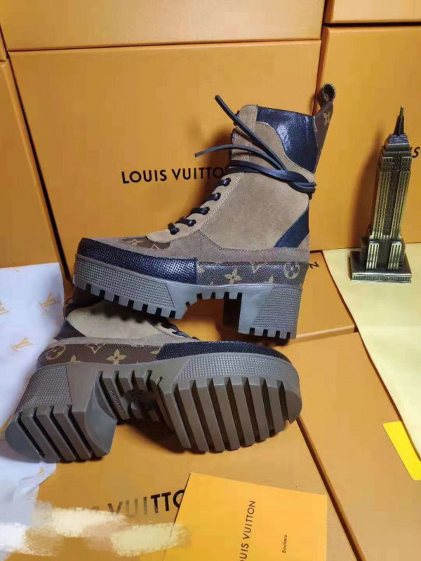 l**is V*t*n boots