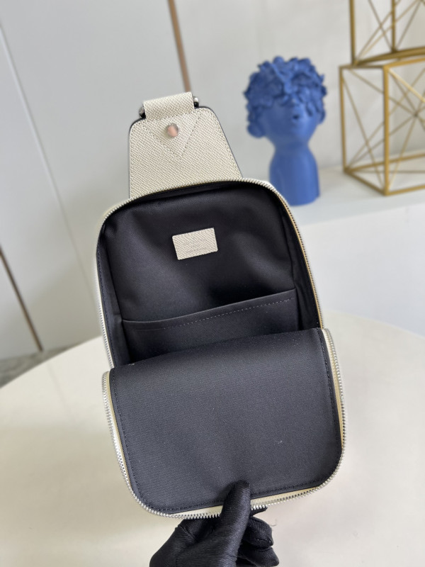 l**is V*t*n avenue sling bag