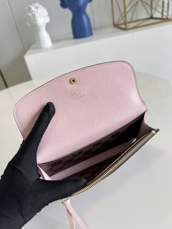 l**is V*t*n emilie wallet
