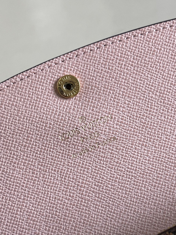 l**is V*t*n emilie wallet