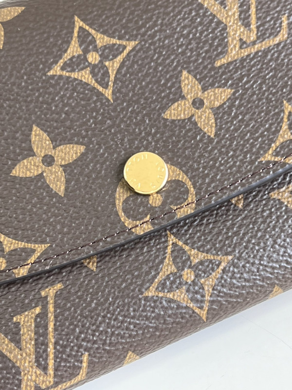 l**is V*t*n emilie wallet