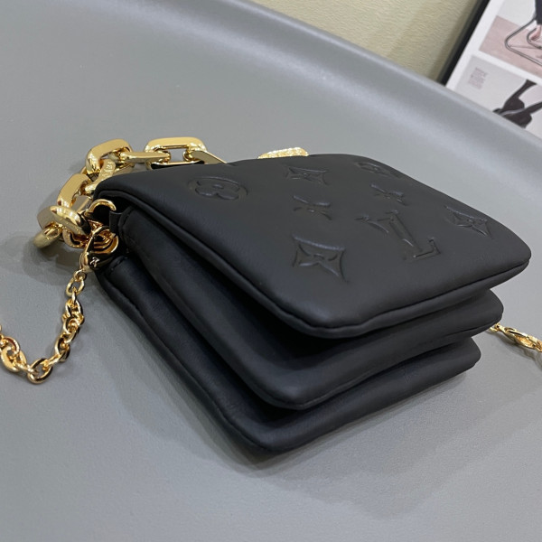 l**is V*t*n beltbag coussin