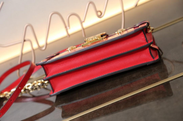 l**is V*t*n trunk clutch