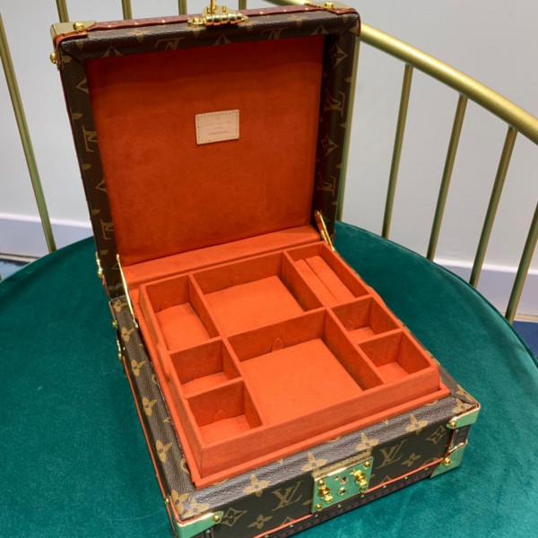 l**is V*t*n jewelry box