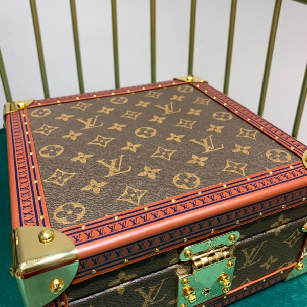 l**is V*t*n jewelry box