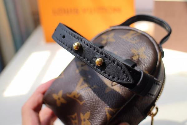 l**is V*t*n wrist bag